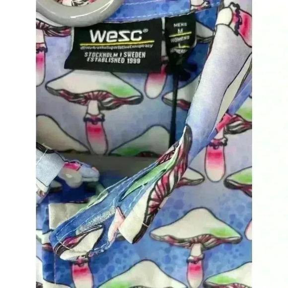 WESC Shroomspiracy Short Sleeve Button Shirt Men’s Medium - Picture 8 of 10